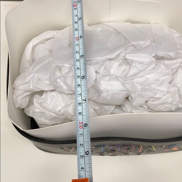 🔥VICTORIA SECRET cosmetic bag New - Picture 5 of 6